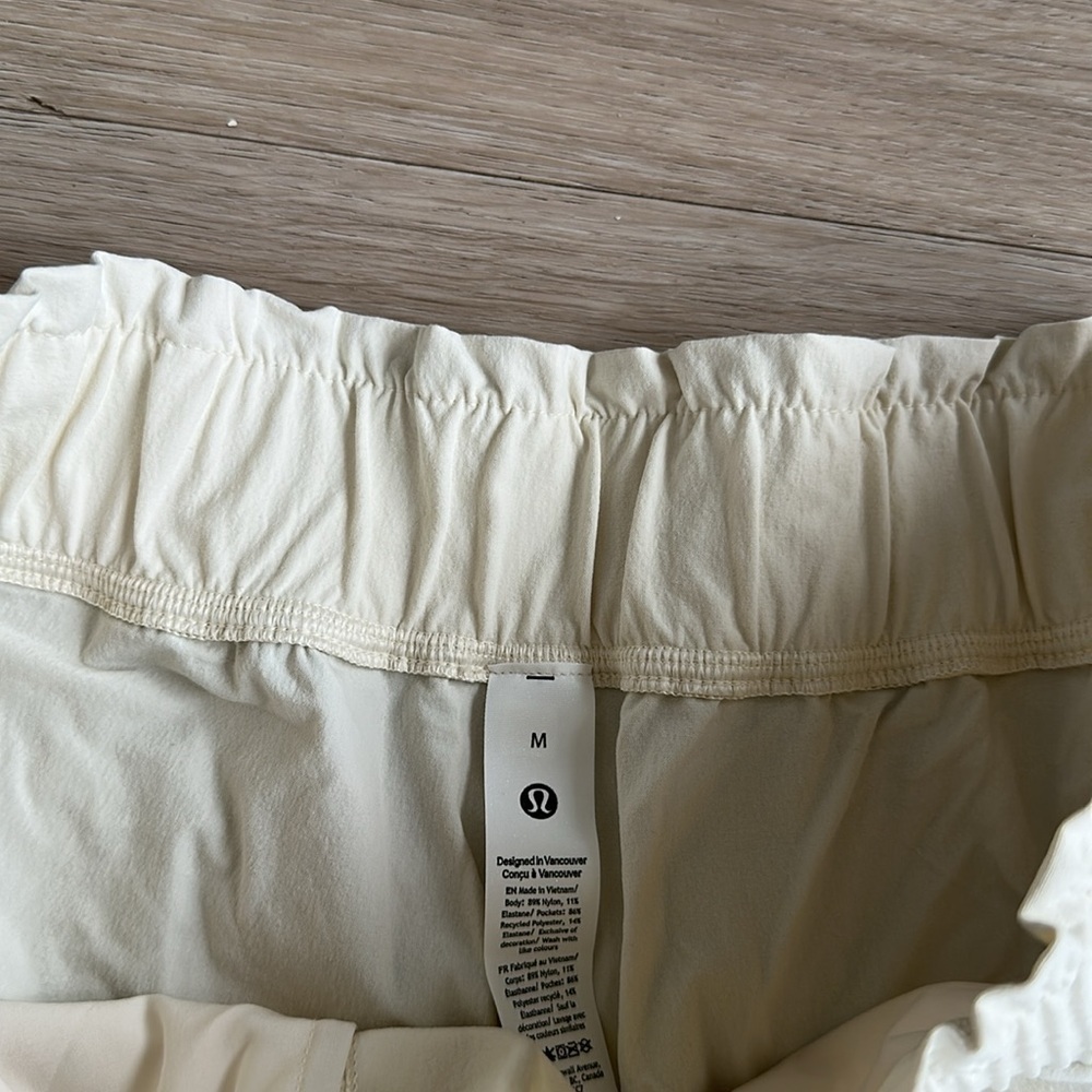 Lululemon Stretch Woven Ruffle-Waist High-Rise Short 9" - Picture 8 of 10